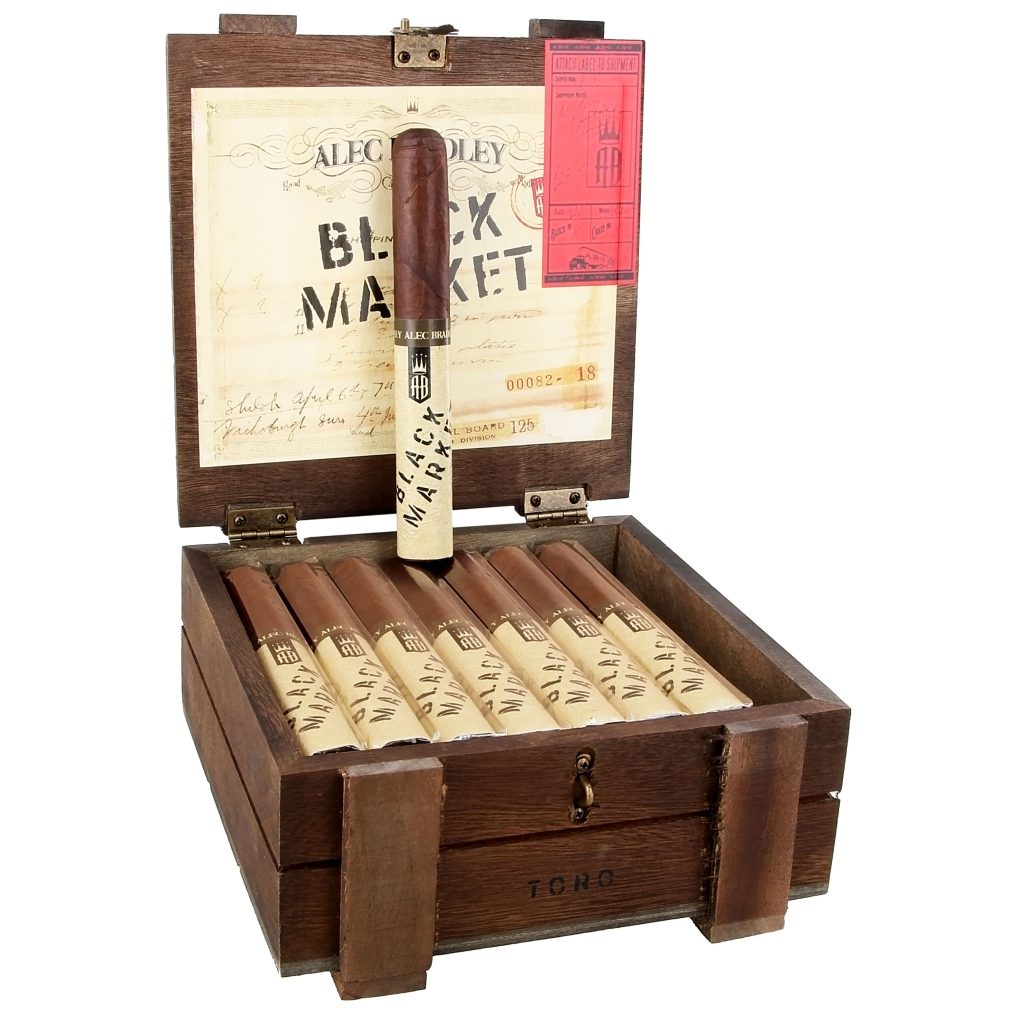 Alec-Bradley-Black-Market-Toro-open-1024x1024 Alec Bradley Kara Borsa Toro - Görsel 1